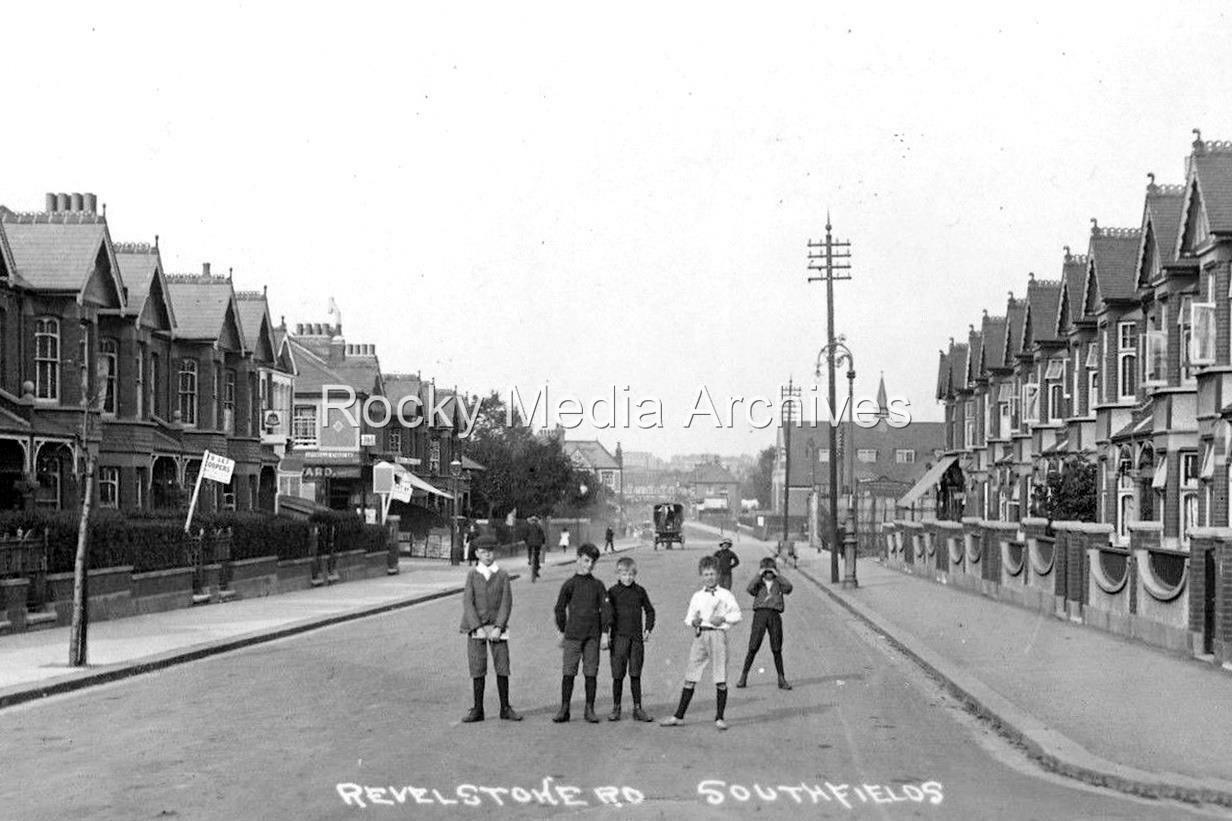 Uqw-73 Revelstoke Road, Southfields, London c1910. Photo