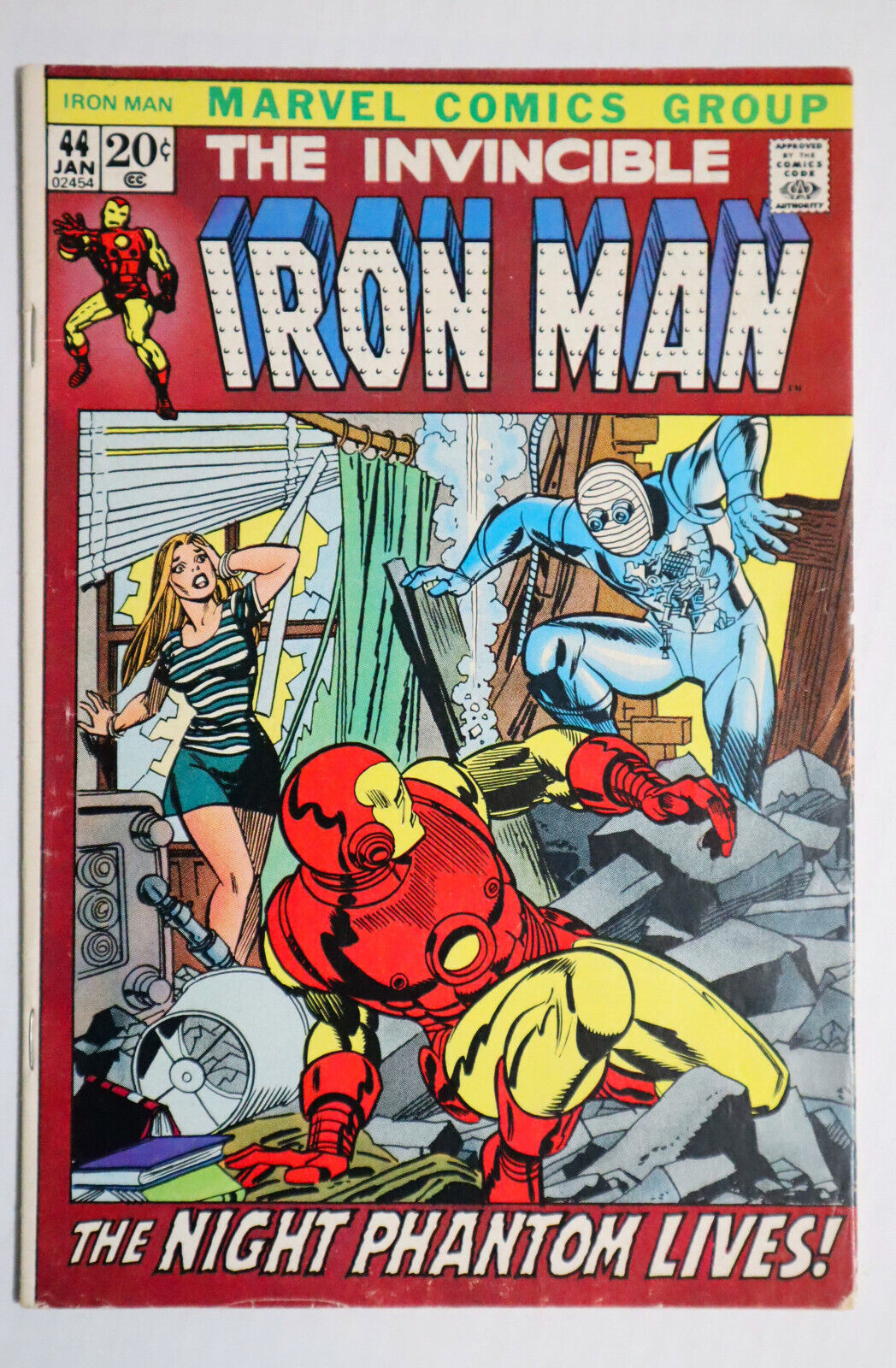 1972 Marvel Invincible Iron Man 44:Captain America v Guardsman,20¢ Ironman cover