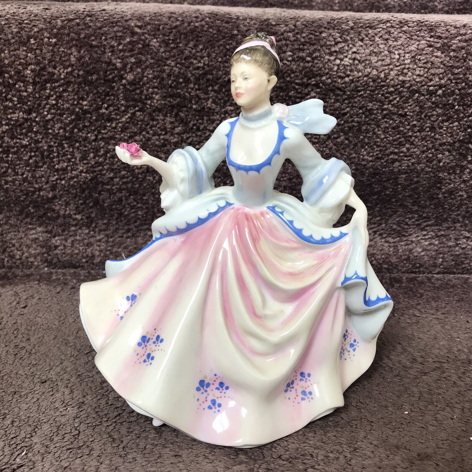 VINTAGE ROYAL DOULTON REBECCA FIGURE IN EXCELLENT CONDITION 2805 with box