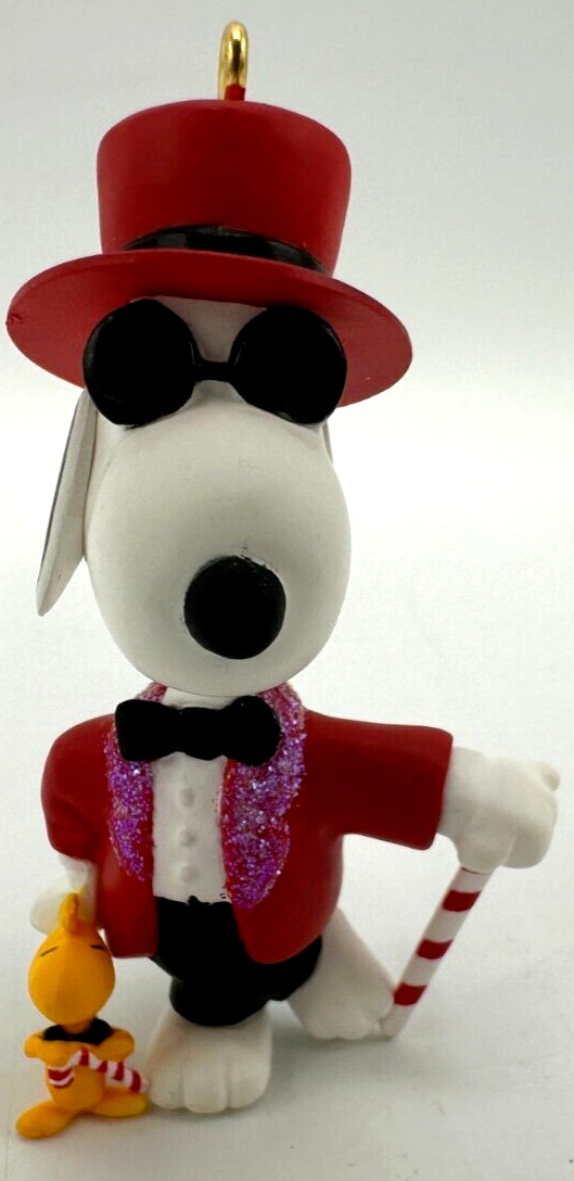 Hallmark Ornament Peanuts Spotlight on Snoopy Joe Cool #6 Keepsake 2003 Vintage