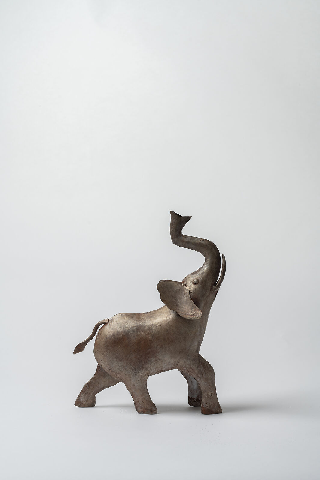 De Kulture Handcrafted Reclaimed Iron Vintage Silver Elephant Figurine