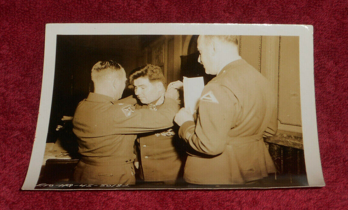 1945 WWII Press Photo Major General Mikhail Anashkin Receives Legion Of Merit