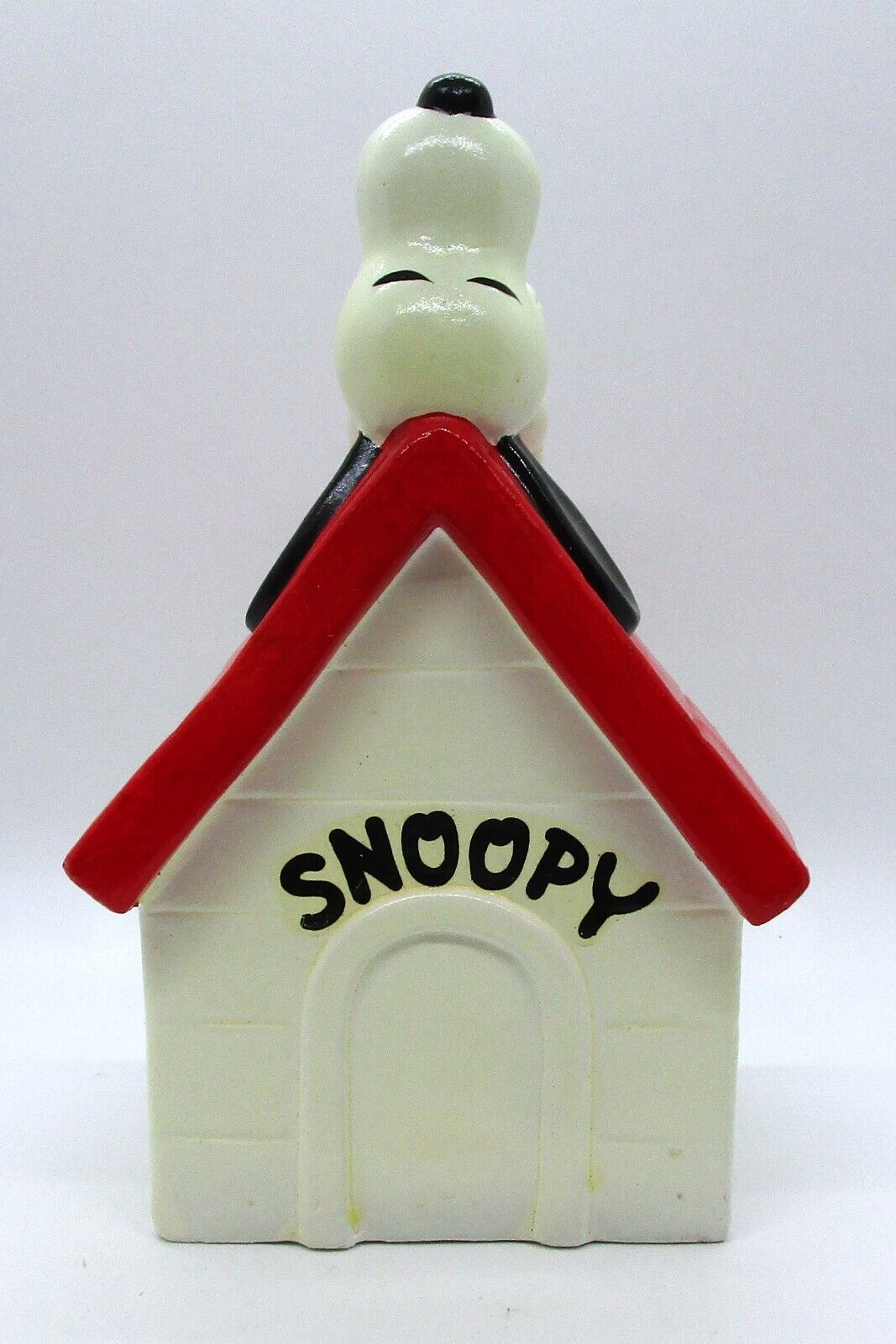 Vintage 1970 Snoopy Peanuts Ceramic Figural Doghouse Piggy Coin Bank