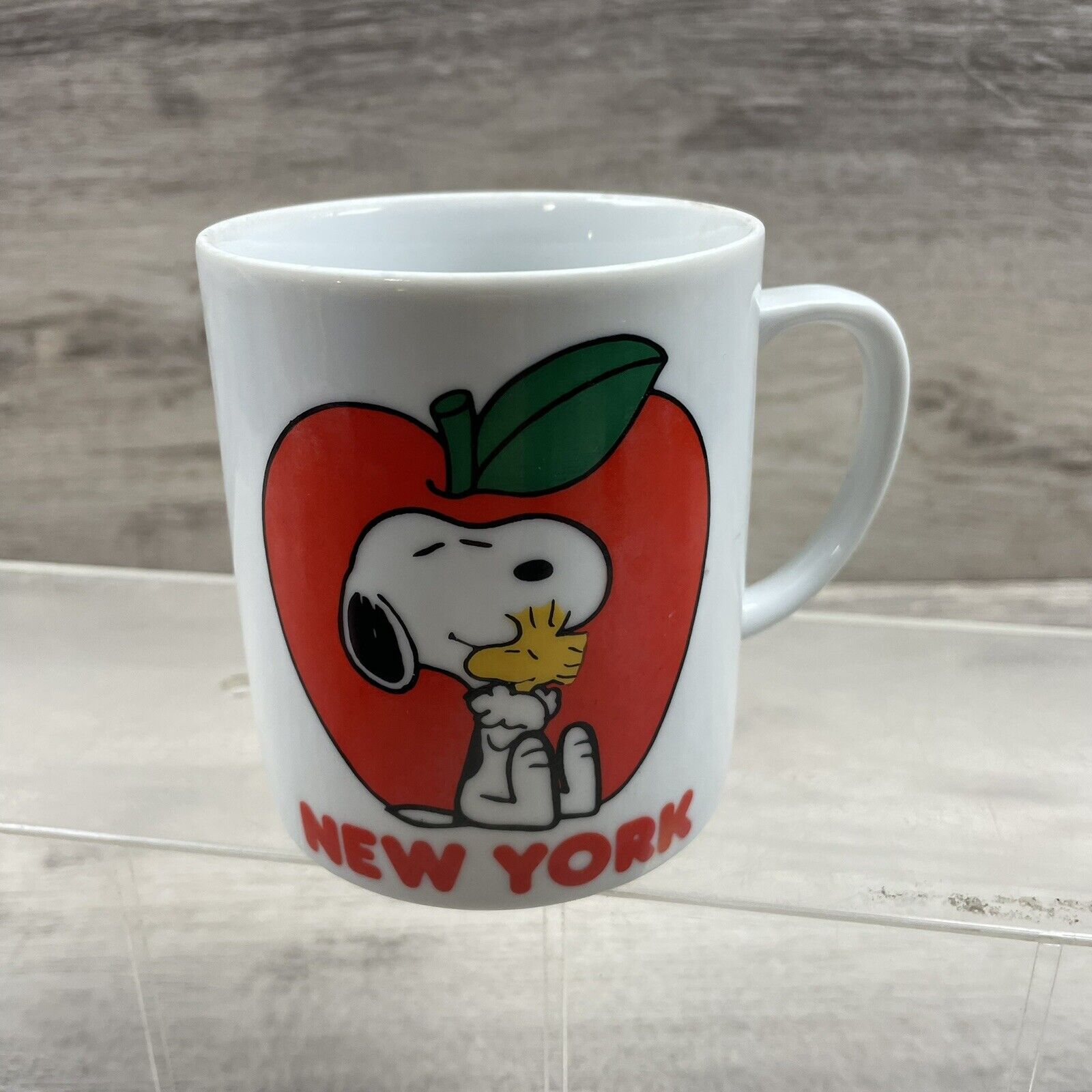 Rare Vintage 1965 Snoopy Apple New York Ceramic Mug United Feature Syndicate