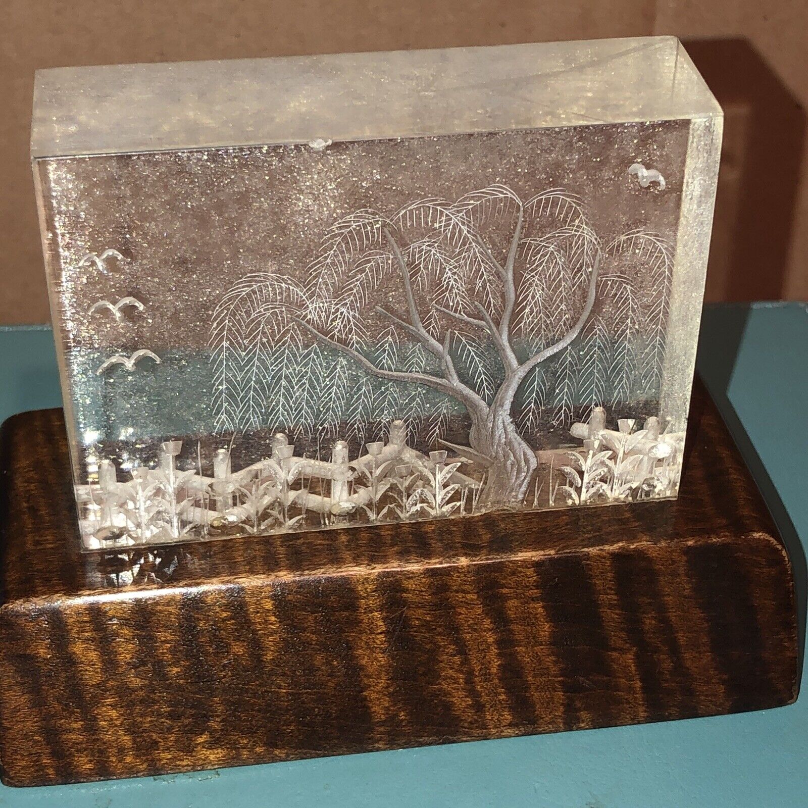 Vintage Etched Clear Lucite Block Willow Tree Birds Paper Weight ￼ Figurine￼