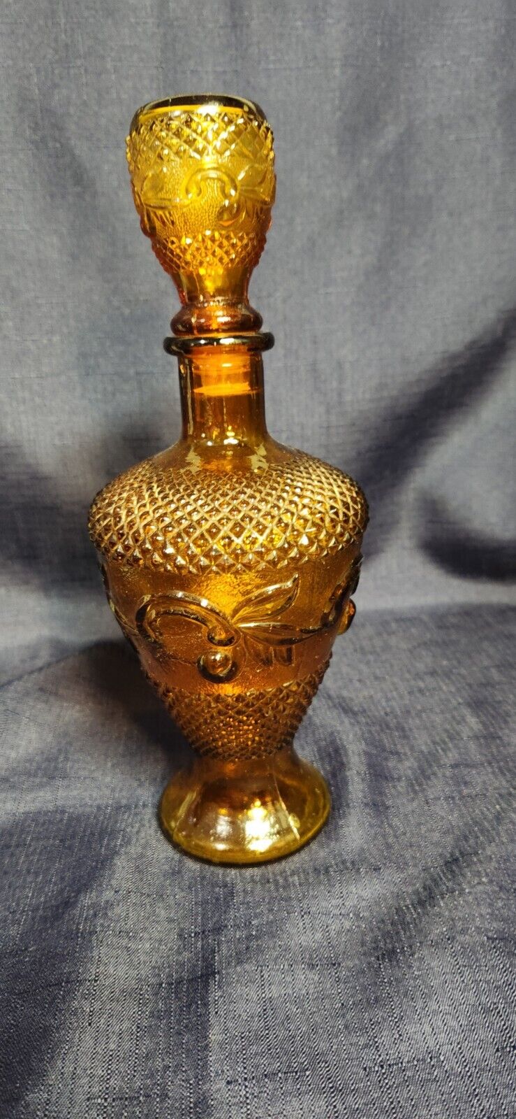 VINTAGE MCM AMBER/BROWN PRESSED MOLDED GLASS DECANTER WITH STOPPER