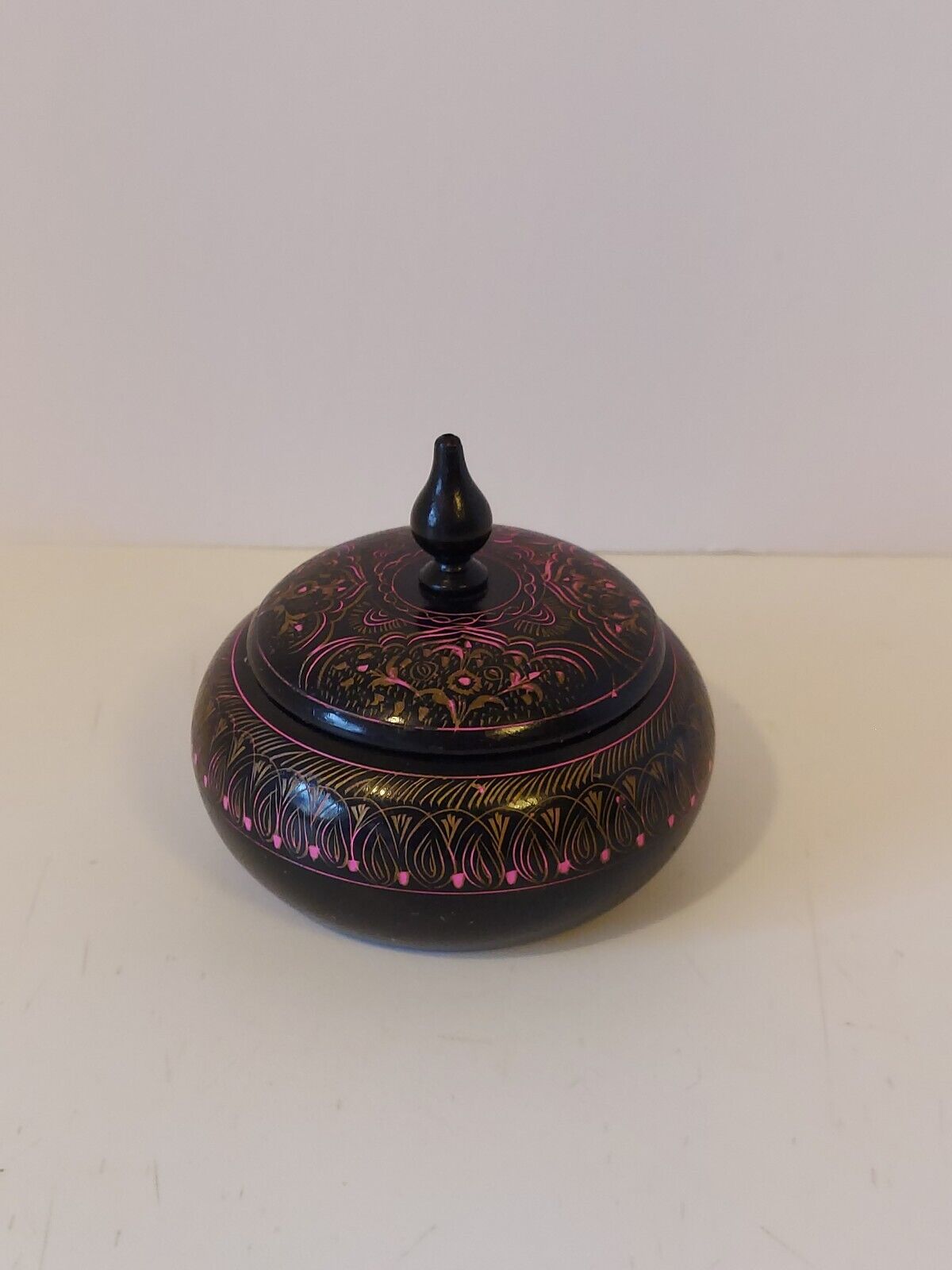 Handmade Etched Lacquerware Lidded Trinket Box
