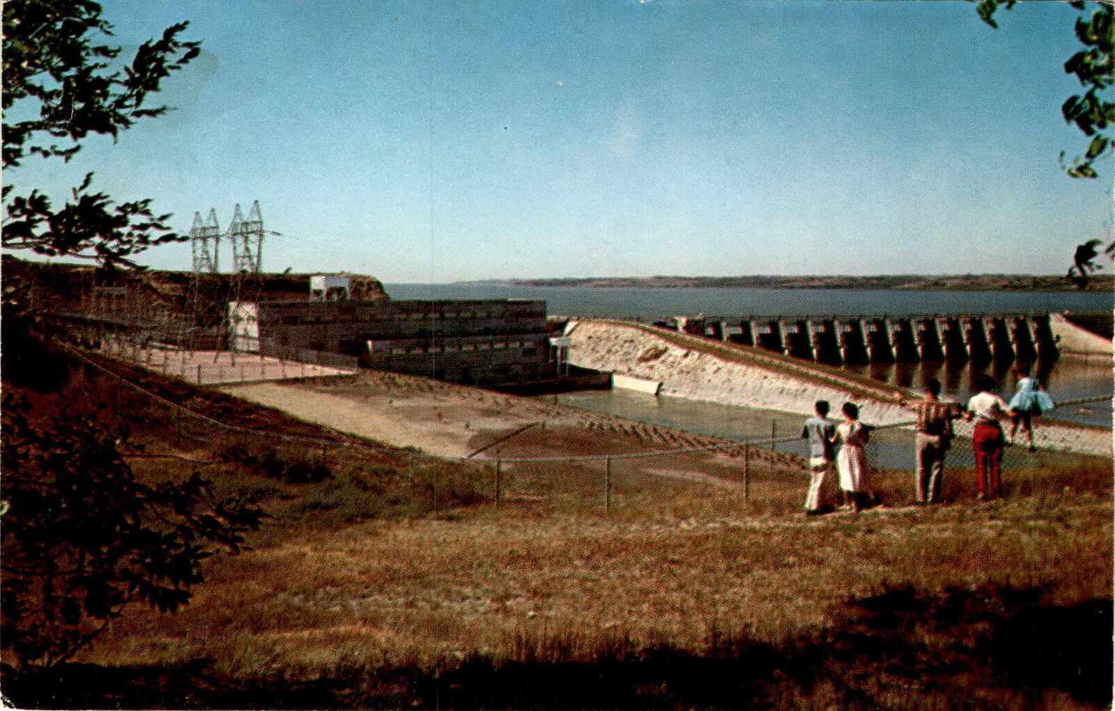 Gavin\'s Point Dam: Powerhouse, Spillway, 14 Gates, 37 Mile Reservoir