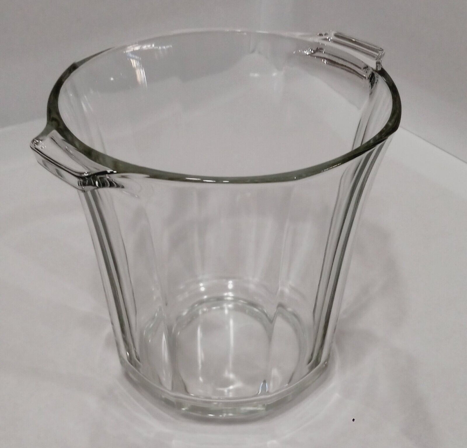 Vtg Crystal Ice Bucket W/ Handles 16 Cups 8\