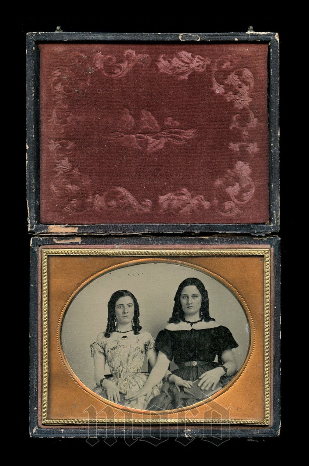 NICE 1/4 AMBROTYPE PHOTO GIRLS HOLDING HANDS LONG CURLS IN HAIR - 1800s VIRGINIA