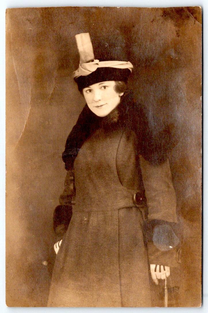 1910's RPPC RICHMOND VIRGINIA WOMAN FANCY HAT COAT NOVELTY PHOTO STUDIO POSTCARD
