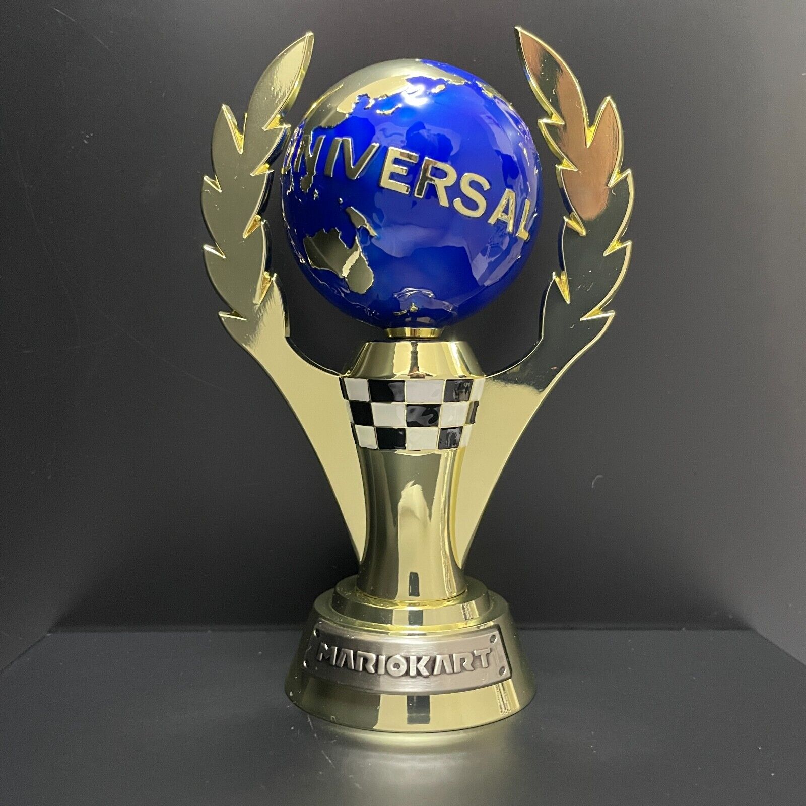 USJ Super Nintendo World MARIO Kart Golden Cup trophy figurine object Ornament