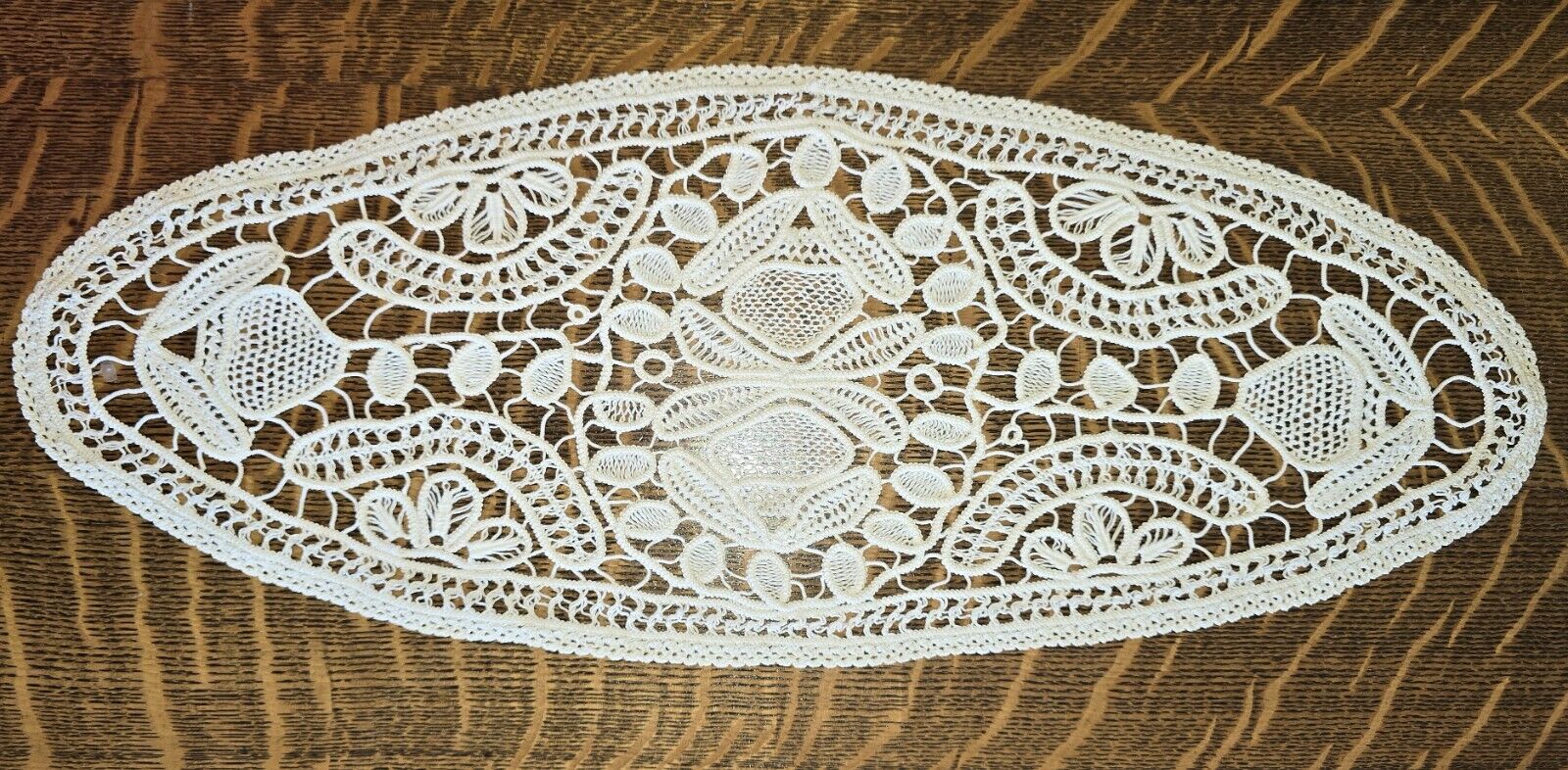 Vintage Romanian Point Lace Centerpiece Oval Ivory Handmade 25\