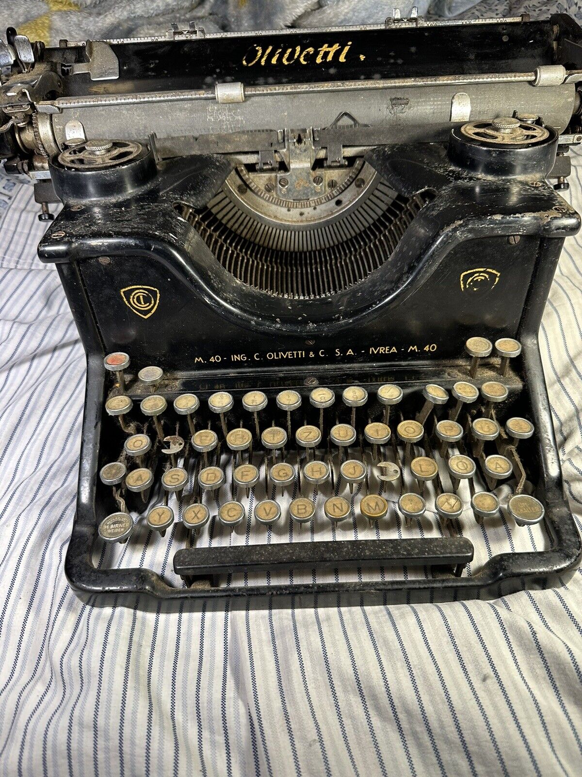Vintage Typewriter Olivetti M40