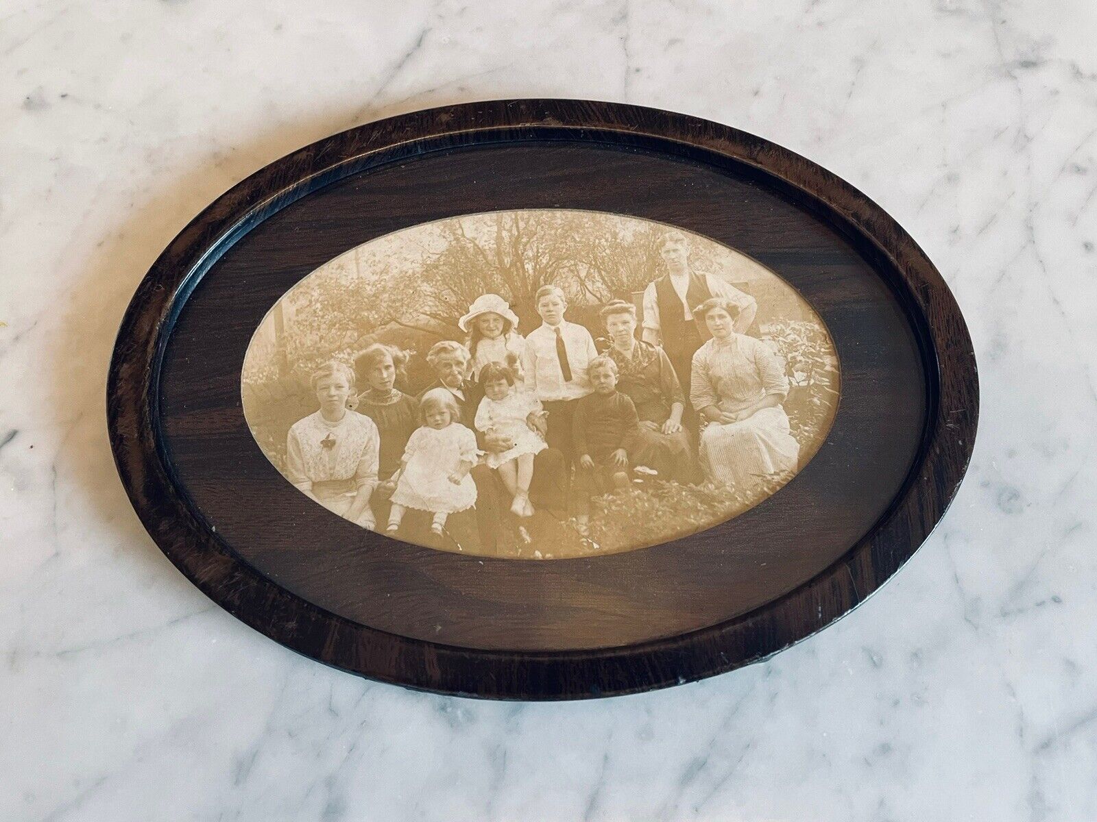 Antique  Family Sitting Photo Wood Tone Metal Oval Frame With Glass Sepia 7”x5”