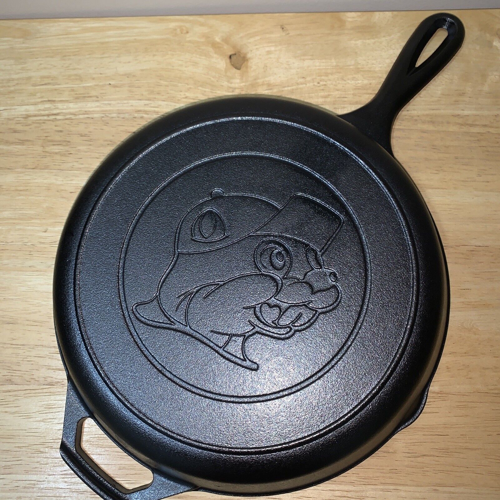 BRAND NEW BUC EES BUC-EE’S LODGE CAST IRON SKILLET 10.25 INCH BEAVER MEAT NWT