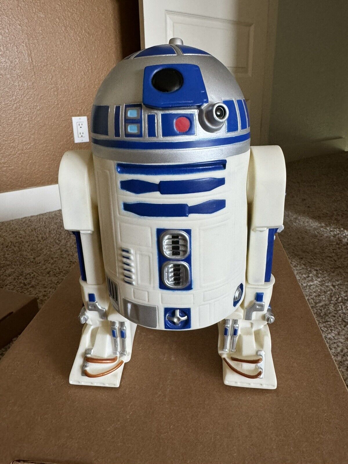 Star Wars: R2-D2 Figure Bank 10.5\
