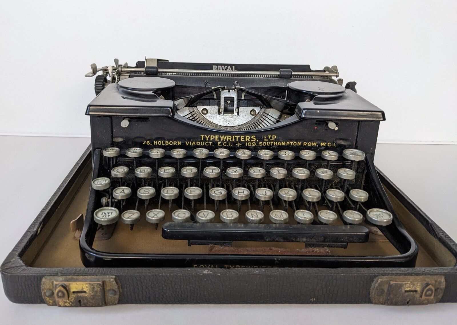 Antique Royal Typewriters Co LTD Portable Typewriter With Case Made in USA AP4