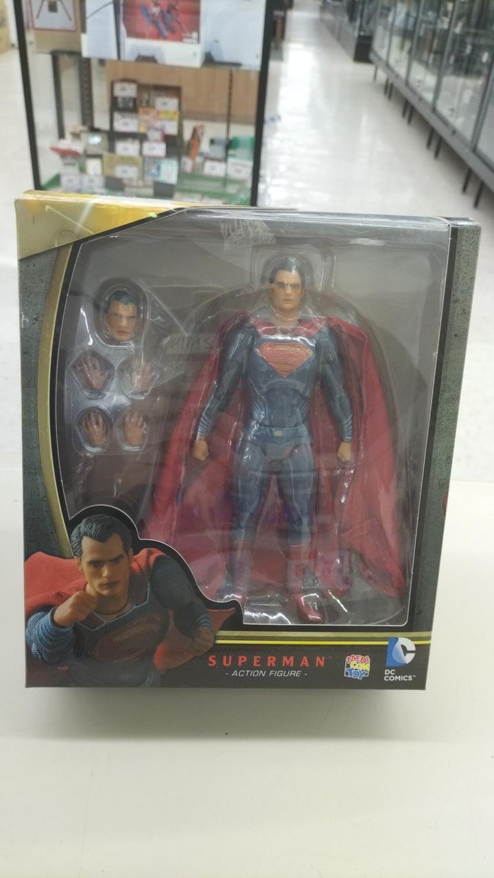 Mafex Superman Figure