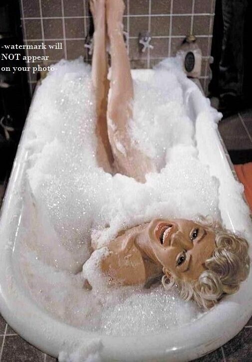 Marilyn Monroe Hot Bathtub PHOTO, Gorgeous Sexy Legs Perky 