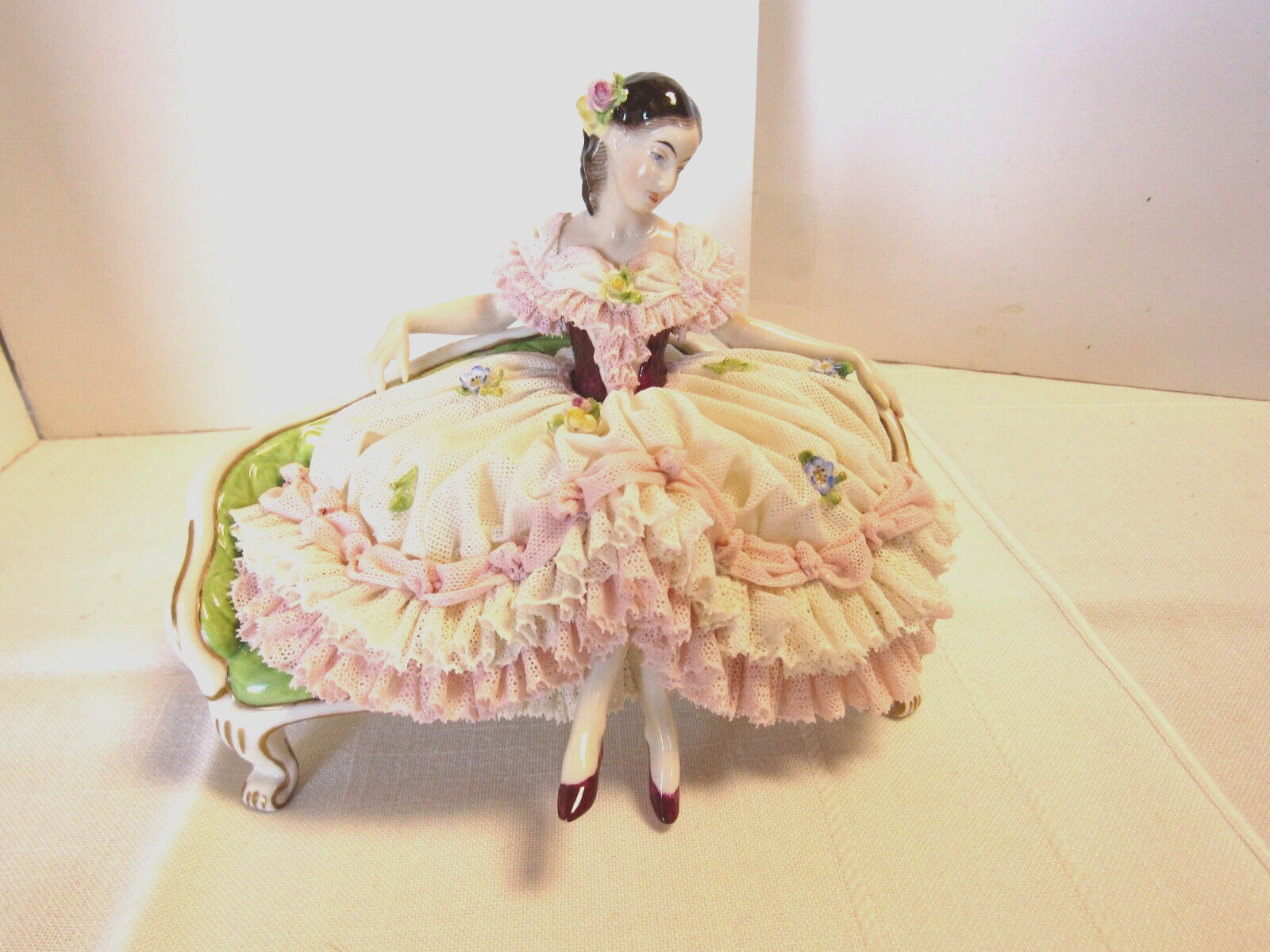 VINTAGE VOLKSTEDT DRESDEN LACE FIGURE LADY ON COUCH NEAR MINT CONDITION