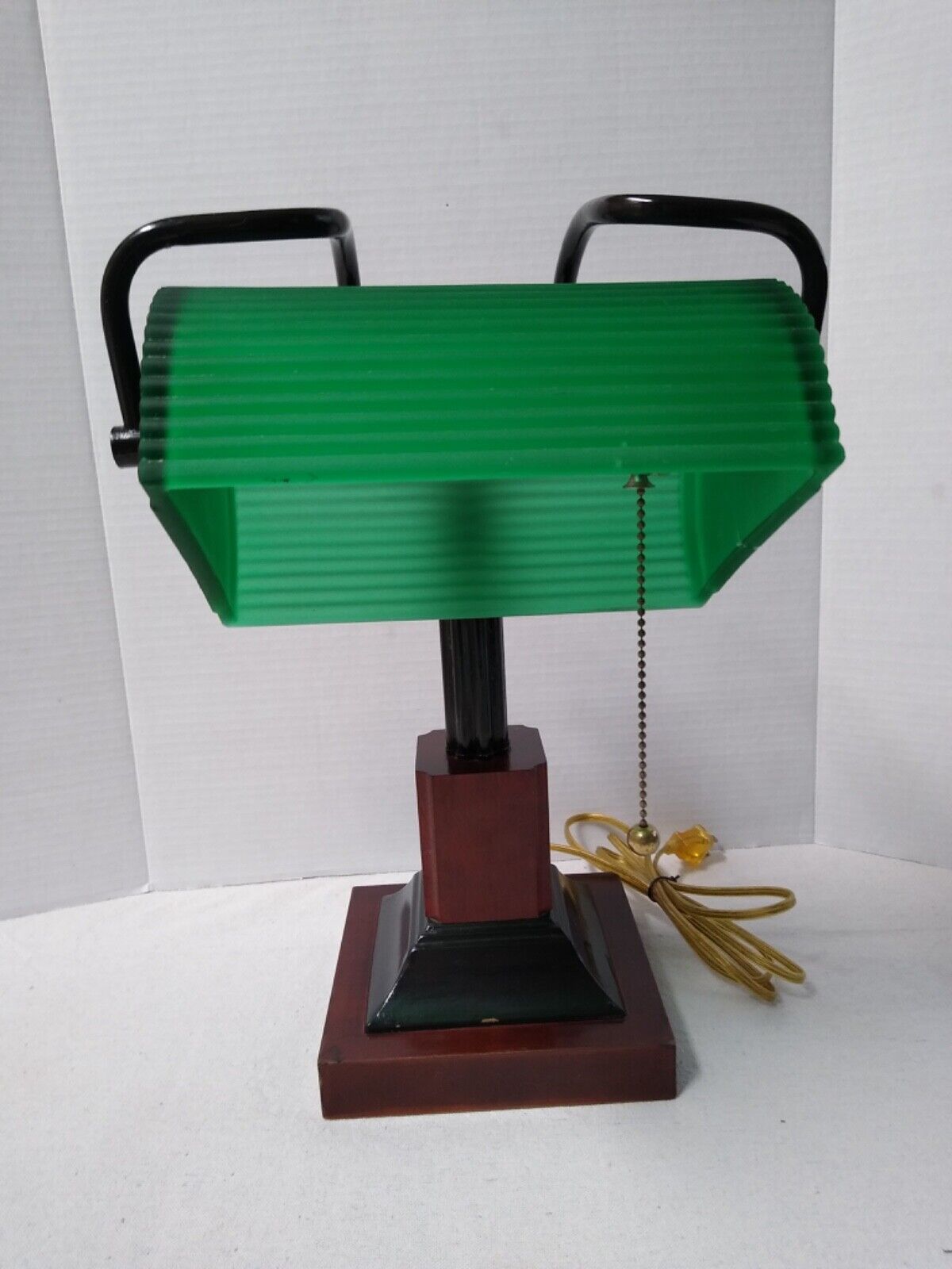 Vtg Rare Classic Bankers Lawyer Desk Lamp Green Frosted Fluted Thick Glass Shade