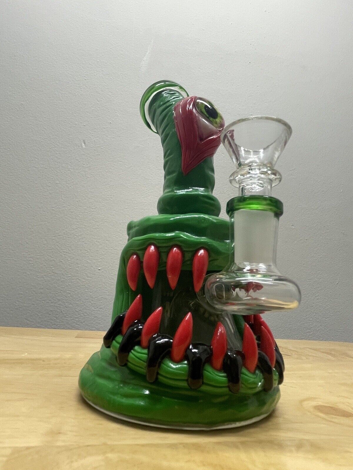 (Green/Red) Unique 3D Design Blown Glass Tobacco Water Pipe Bong w/ 14mm Bowl