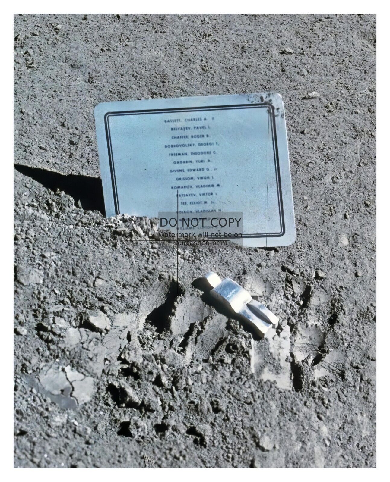 FALLEN ASTRONAUT PLAQUE LEFT ON MOON BY NASA APOLLO 15 CREW 8X10 PHOTO