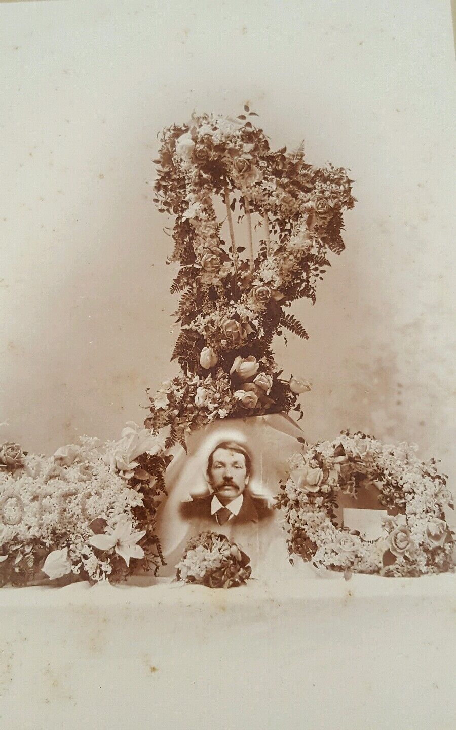 Antique Cabinet Photograph Cedar Rapids, Iowa Funeral Flowers? Unusual History