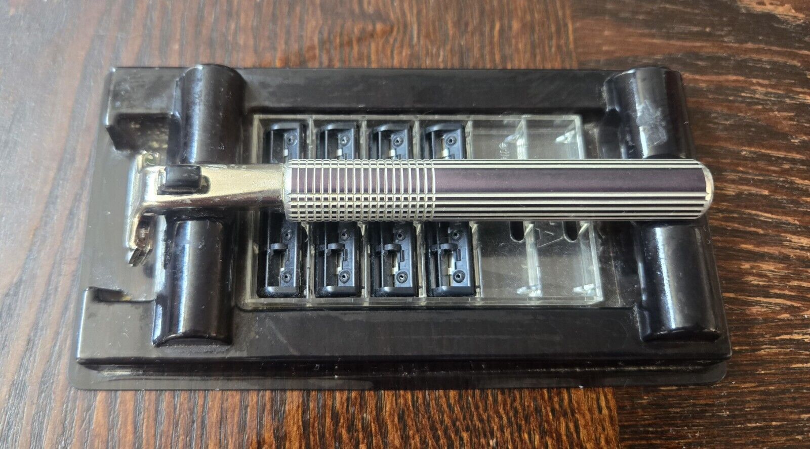 Mint Vintage Gillette Atra Metal Razor  I1 With 4 Cartridge Blades  