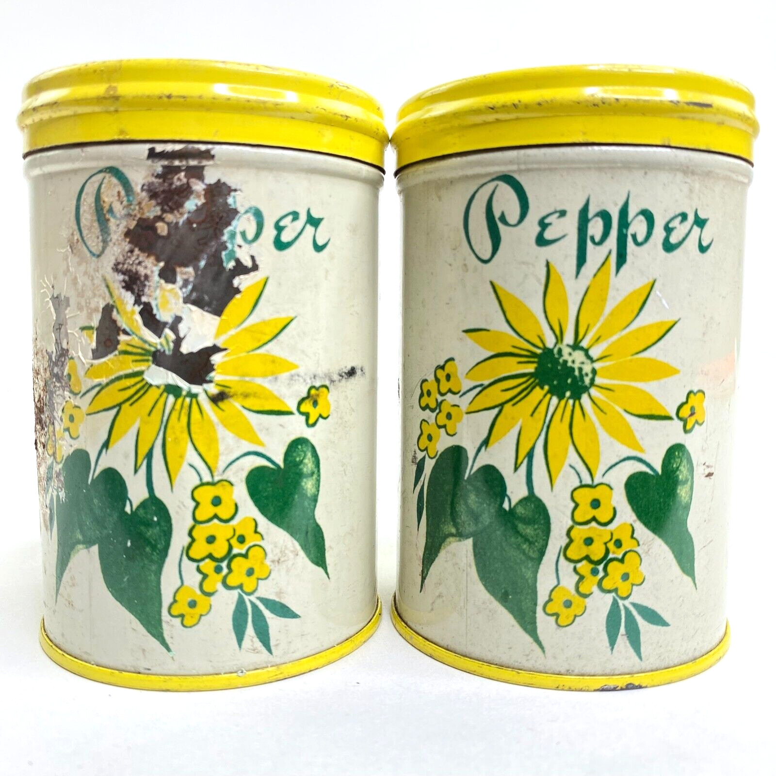 Vintage Metal Pepper Shakers (2) Twist Top Made In USA 4\