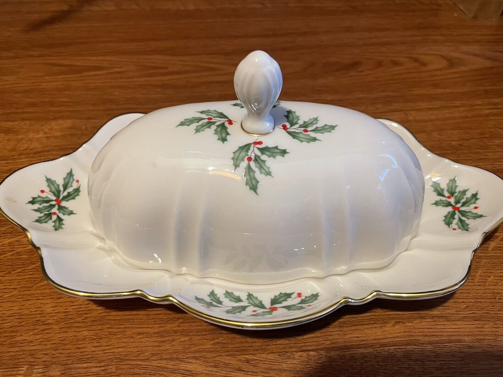 Lenox Holiday  Oval Covered Butter Dish 5937533