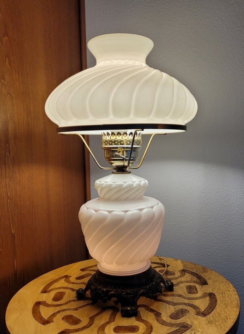 Hedco Inc. New York Hurricane Lamp Vintage 50s 60s White Swirl Two Bulb Stunning