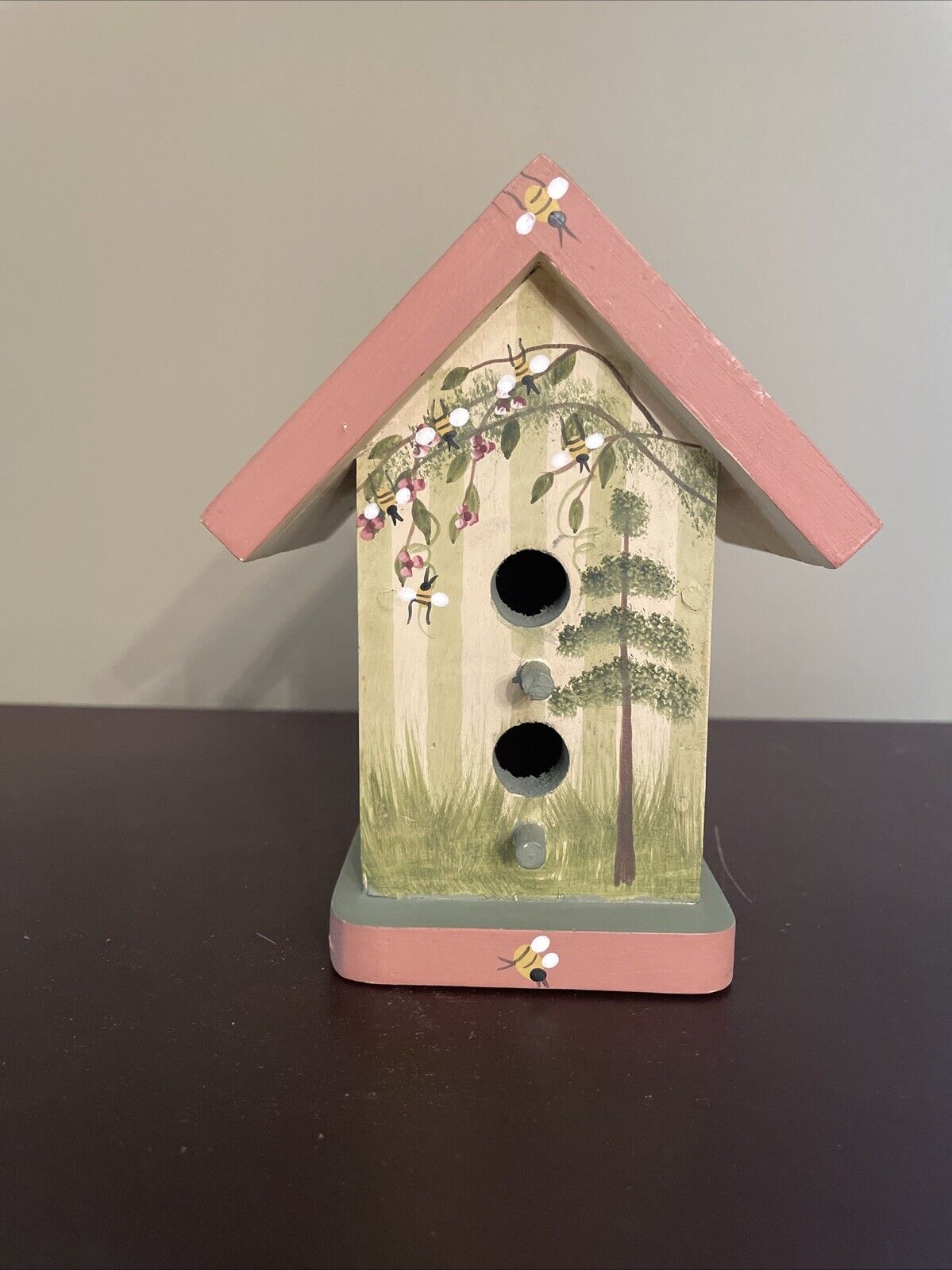 Vtg Mills River 1999 Ornamental Hand Crafted Bird House 6”x5” Honey Bees