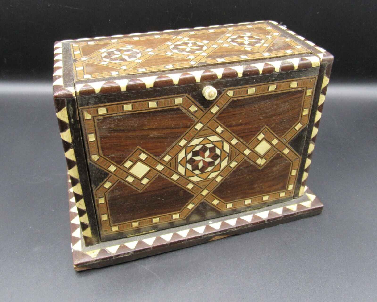 Ornate geometric inlaid wood cigarette case box/server display intarsia