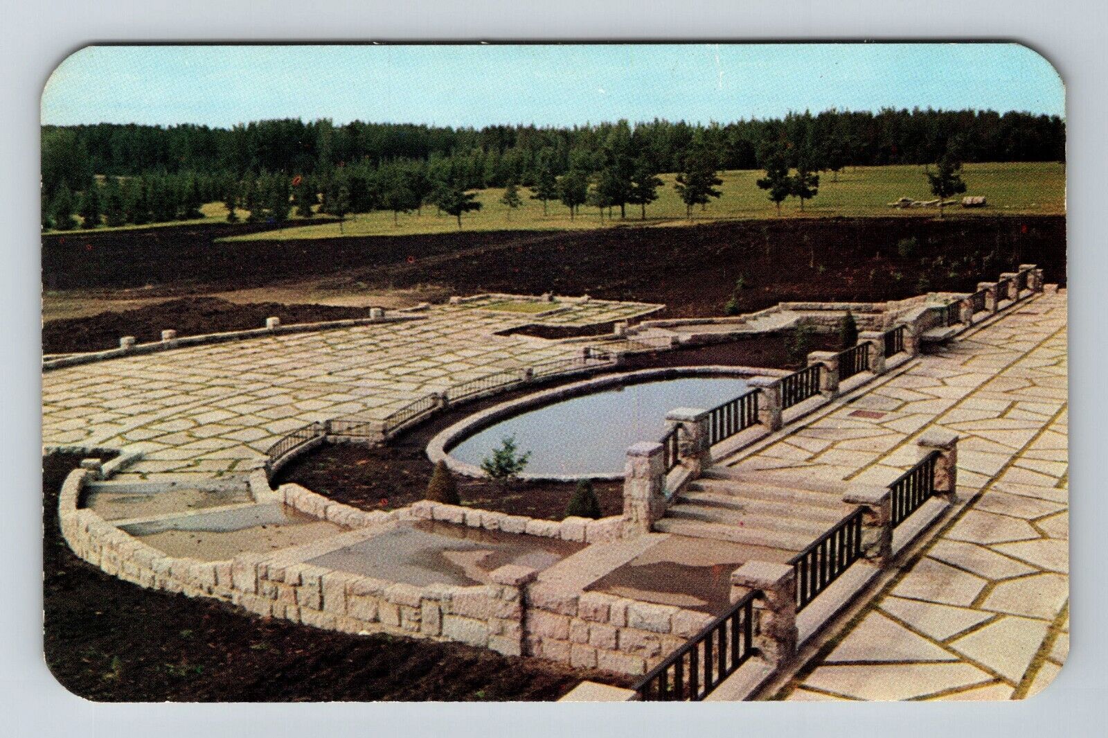 Boissevain-Manitoba, International Peace Garden, Vintage Postcard