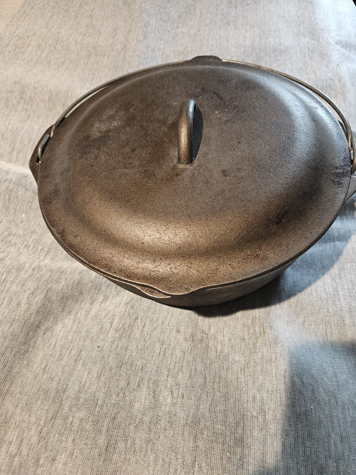 Vintage Lodge Cast Iron #10 Dutch Oven With Lid Made In USA Read Description 