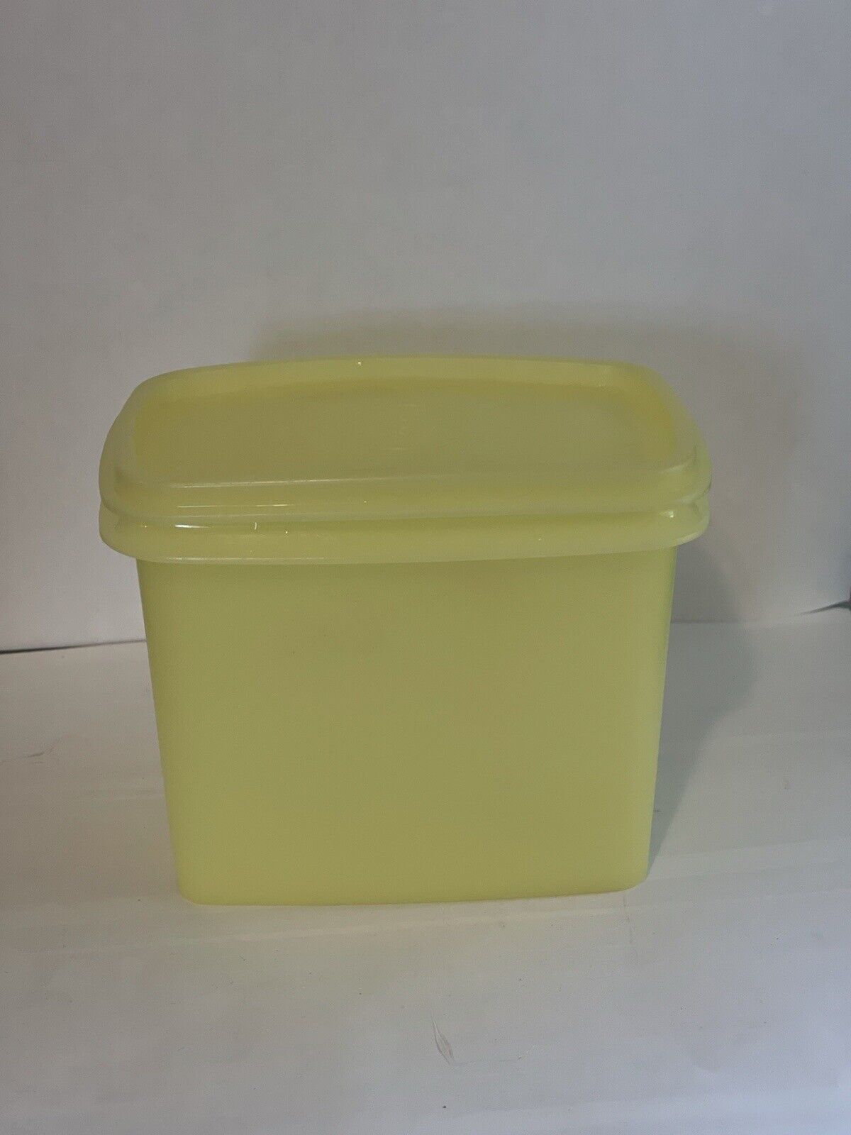 Vintage Tupperware Yellow Shelf Saver #1243-1