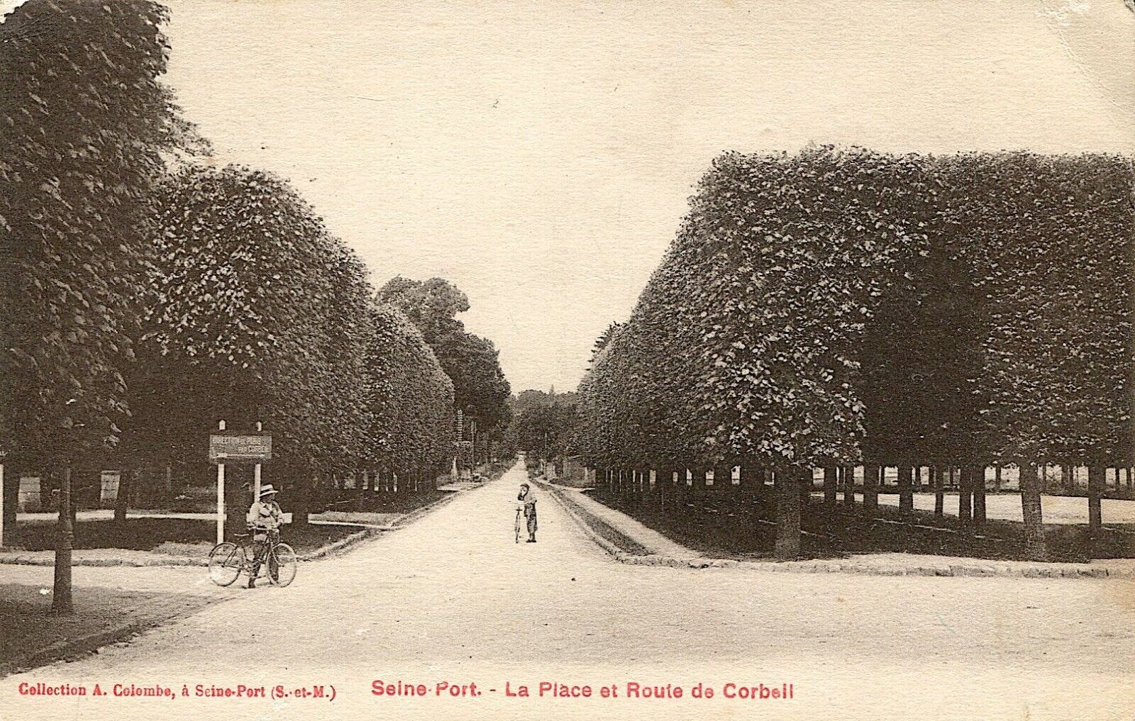 CPA 77 - Seine-Port - La Place et Route de Corbeil
