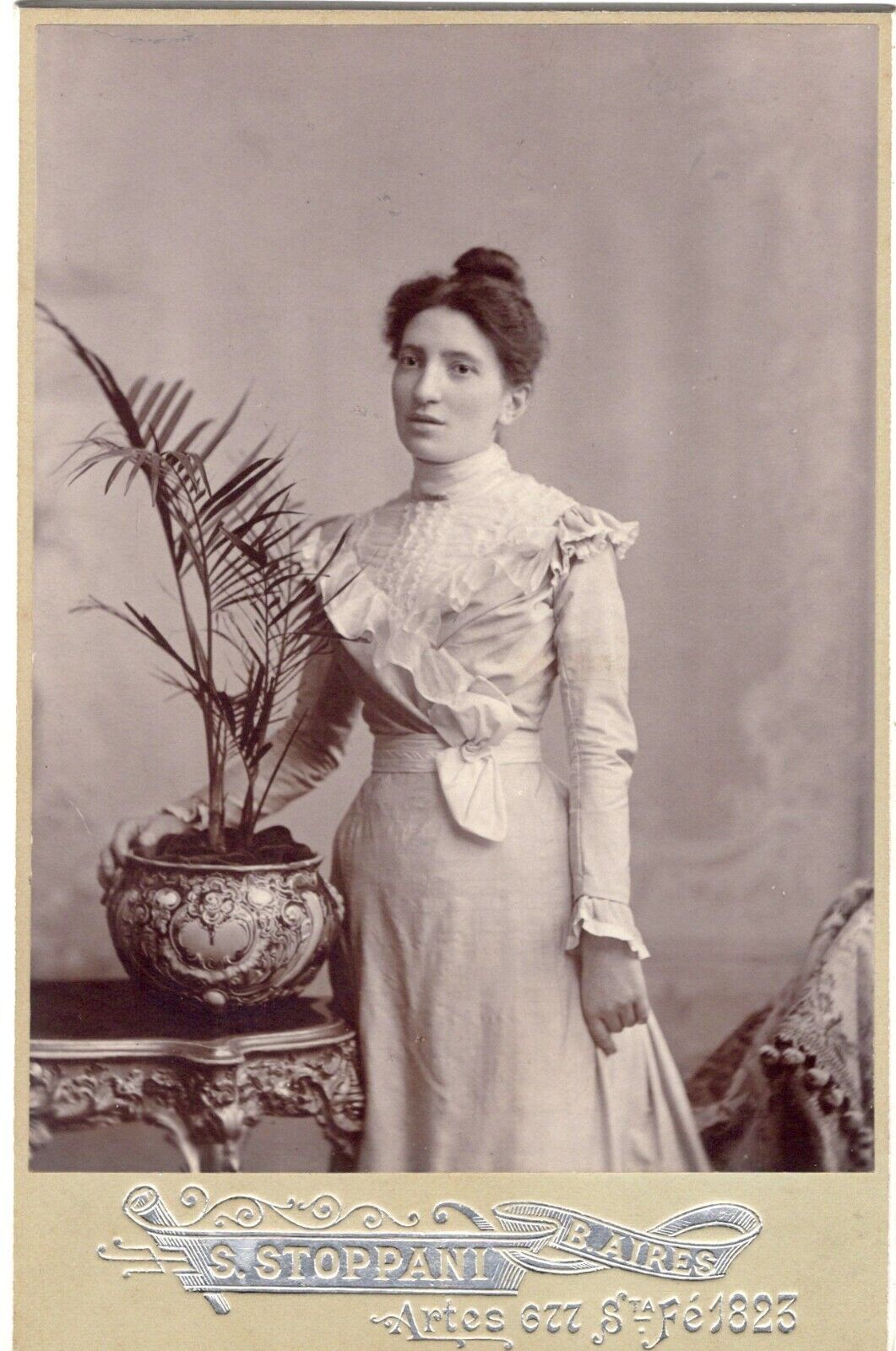 PRETTY YOUNG WOMAN IN BUENOS AIRES : FINE FASHION : CABINET CARD