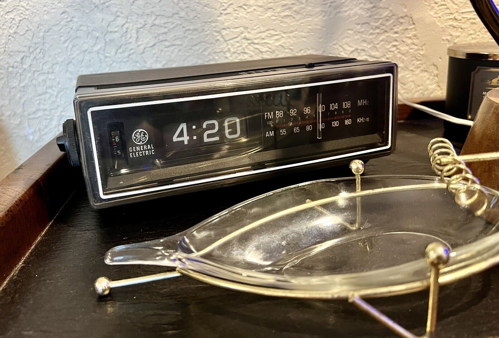 Vintage GE RETRO Woodgrain Flip Radio Alarm Clock 7-4305  WORKING Mid Century