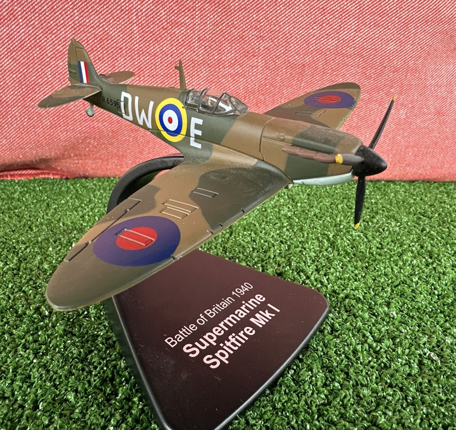 Atlas Diecast Supermarine Spitfire Mk.1  - 1:72 Scale - ‘Battle Of Britain 1940’