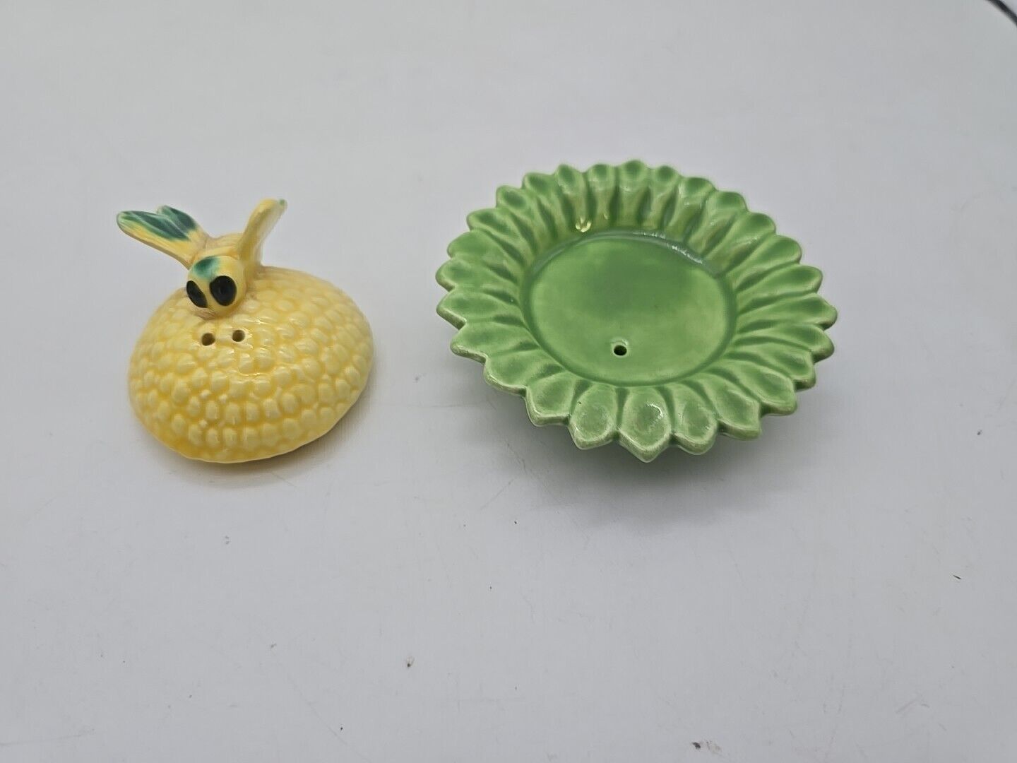 Sunflower & Bumble Bee Salt & Pepper Shaker Set Vintage Ceramic Flower