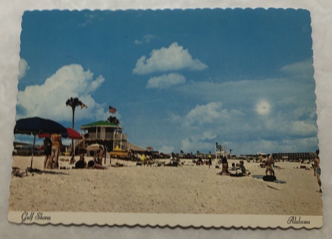 Relaxing On The Beautiful Beach At Gulf Shores, Alabama. Postcard (N2)