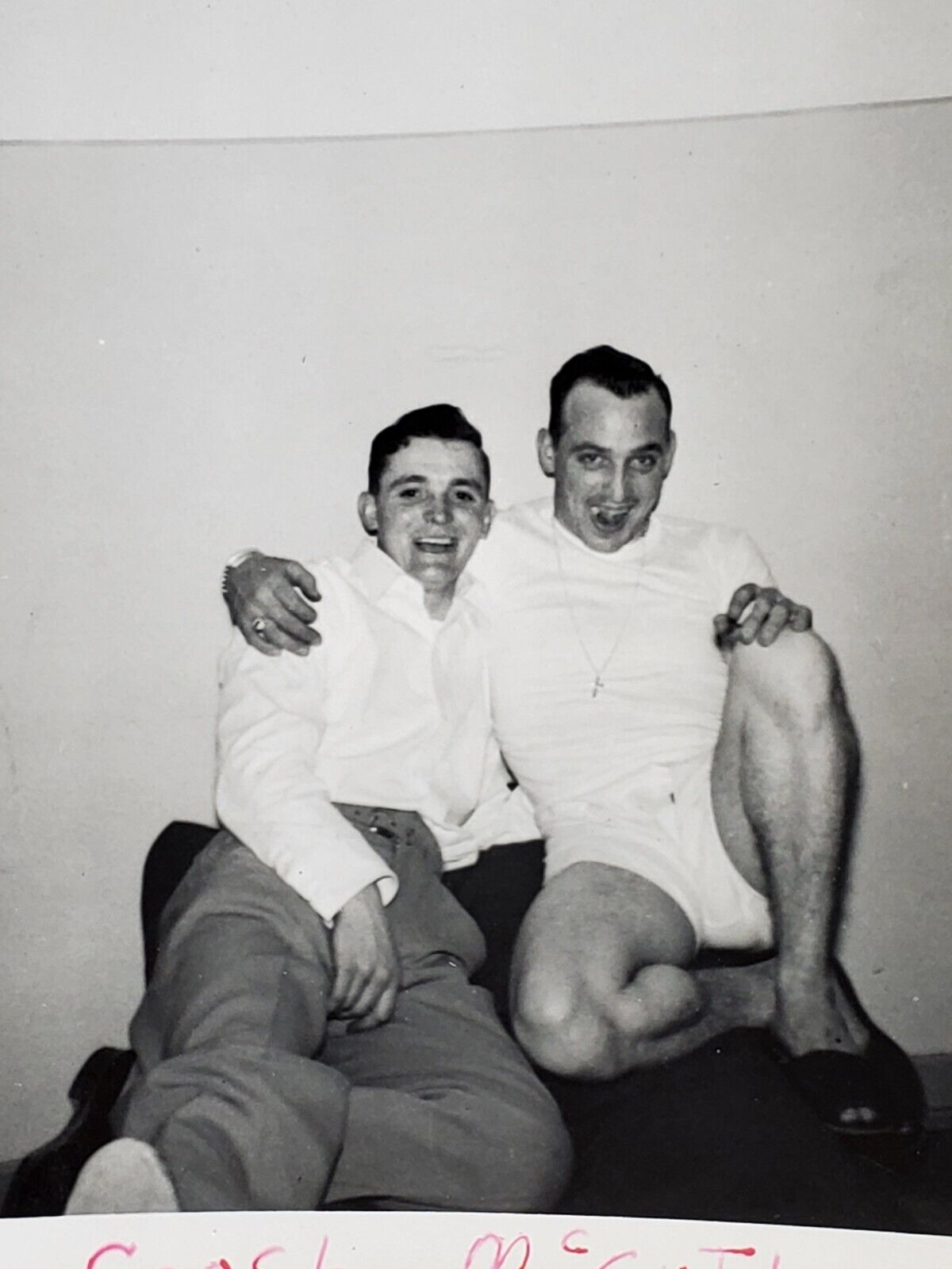 AFFECTIONATE EMBRACE ID\'D SOLDIERS 1950s photo GAY INT Lounging