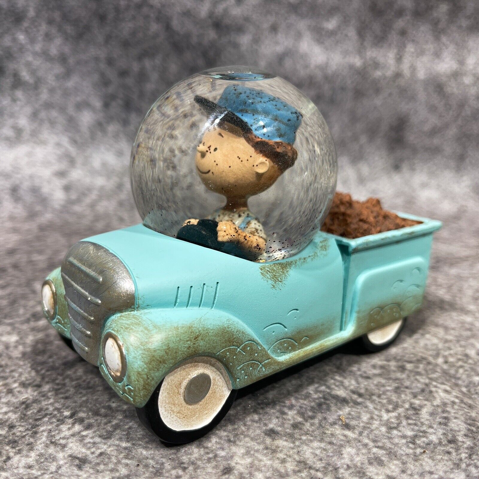 2014 Hallmark Peanuts Gallery Pig-Pen Dirt Blue Truck Snow Globe 4.25”