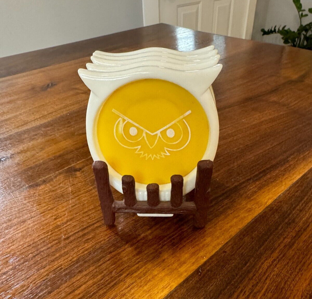 Vtg Owl Coasters 5 Plastic With Stand 70\'s Yellow/White READ DESCRIPTION
