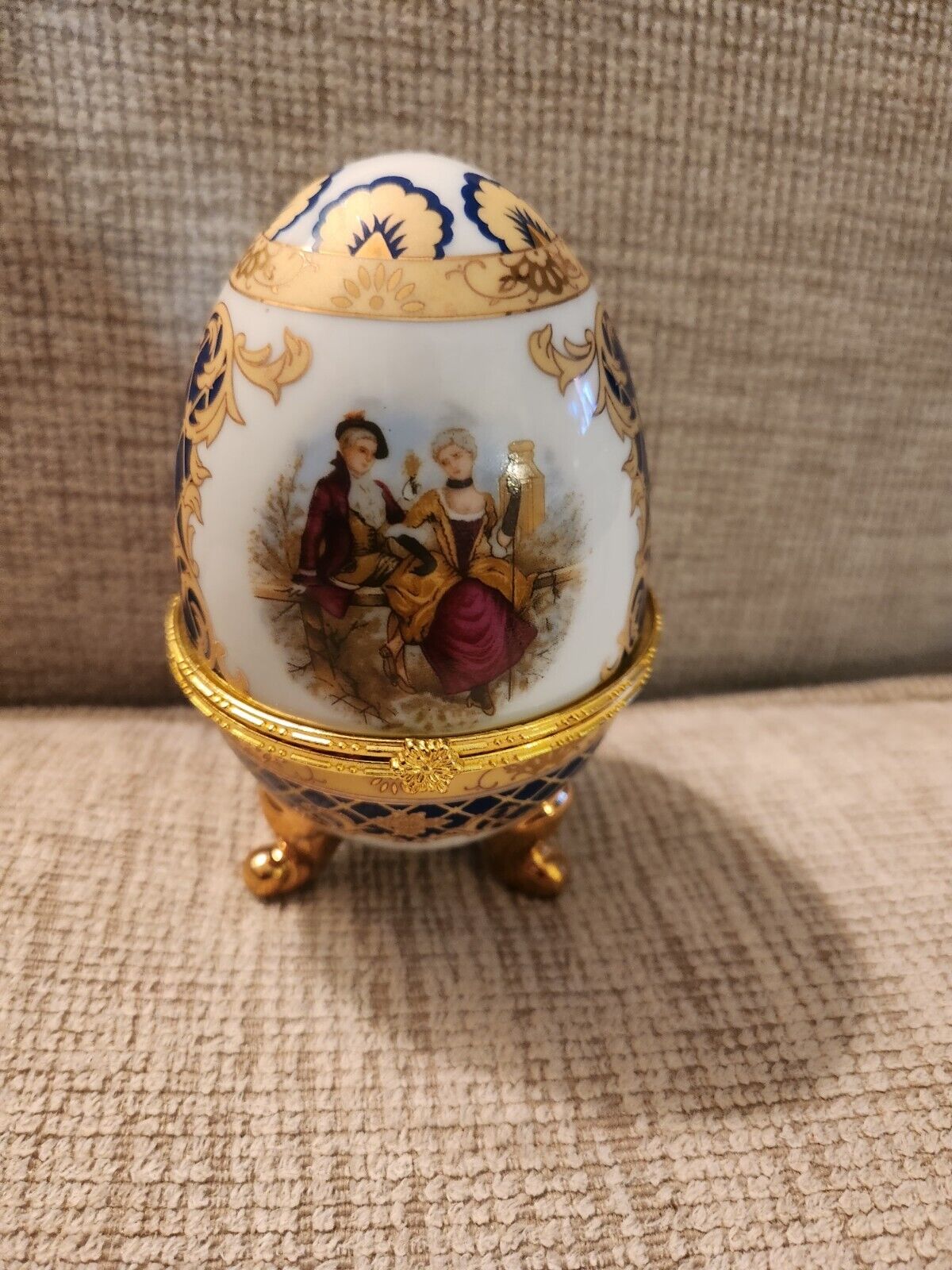 Vecceli Porcelain Egg On Three Legs Hinged Trinket Box Couples Courting 