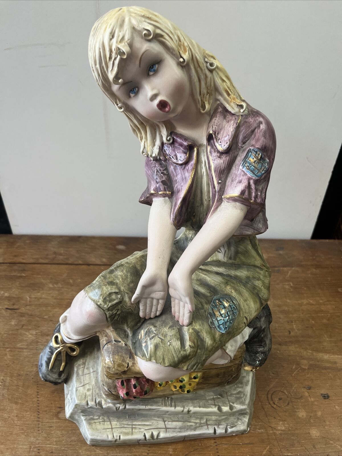 large Capodimonte Porcelain girl tramp hobo figurine on suitcase Statue