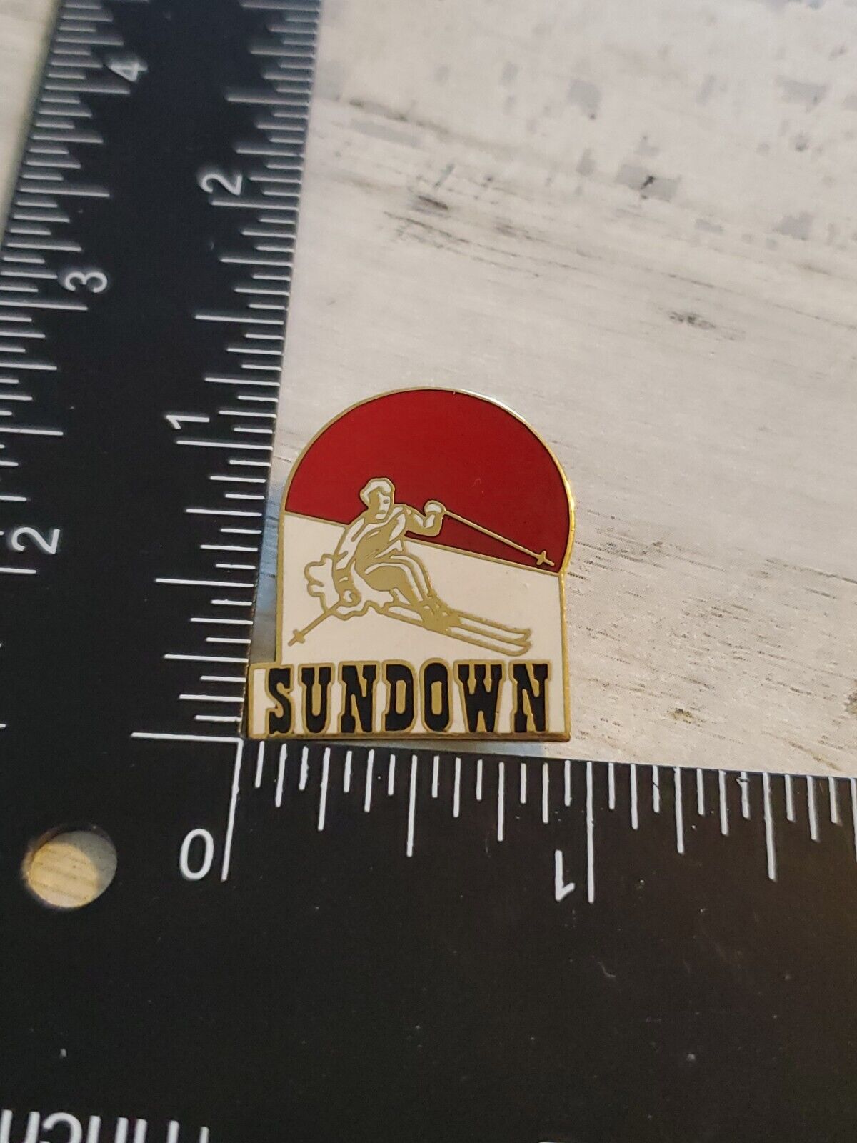 Vintage Sundown Ski Red White Lapel Pinback pin mn